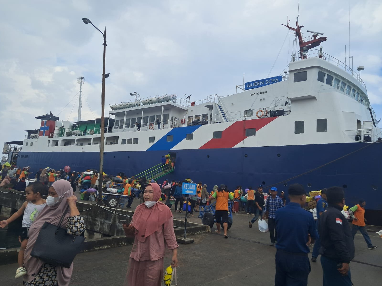 Suasana Pelabuhan Parepare dipadati pemhdik saat Mudik lebaran 2026, Kamis (12/3). Foto: Dok.pribadi