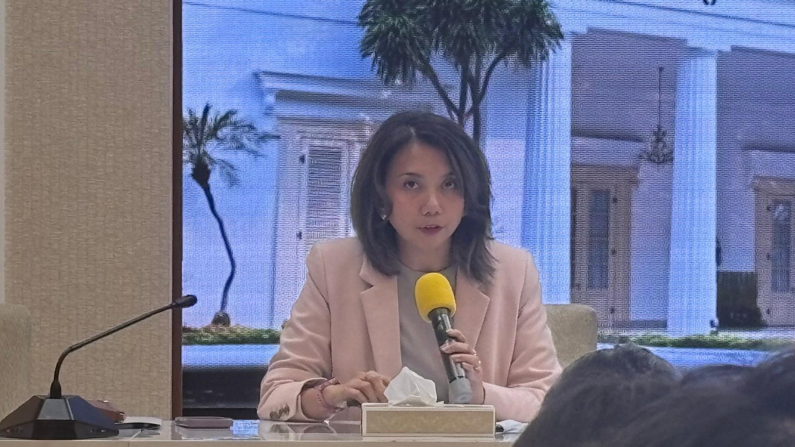Juru Bicara Kemlu RI, Yvonne Mewengkang, pada agenda konferensi pers di Gedung Kemlu RI, Jumat (13/3)/Foto : Dok. GPriority (Nindya Farhah Azzahrah)