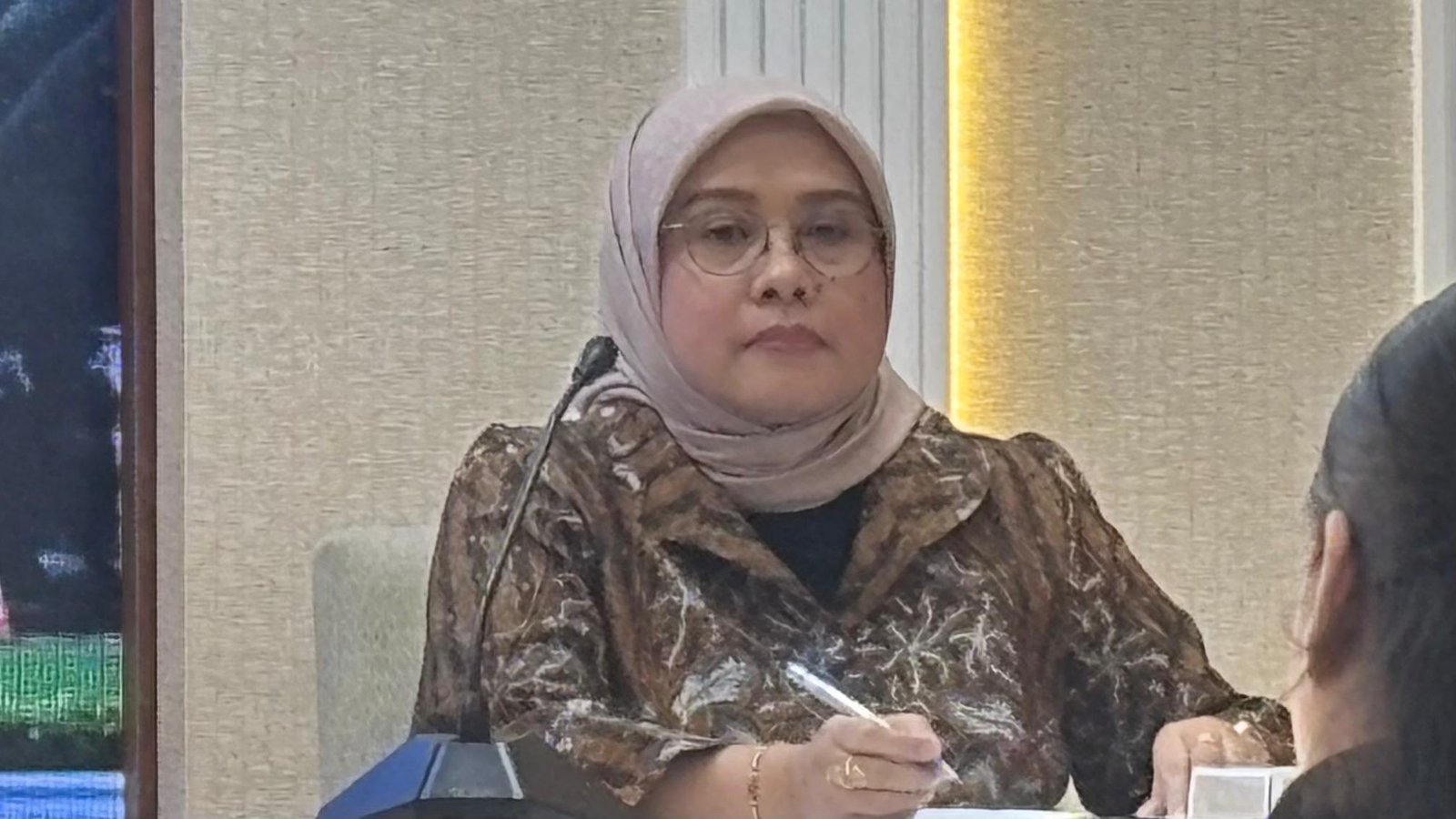 Plt Direktur Perlindungan WNI Kemlu, Heni Hamidah, pada agenda konferensi pers hari Jumat (13/3) kemarin di Kemlu RI/Foto : Dok. GPriority (Nindya Farhah Azzahrah)