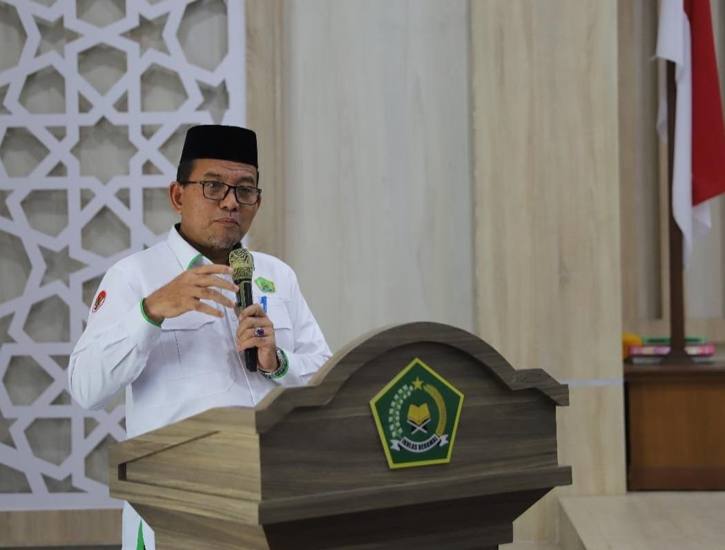 Kepala Kantor Wilayah Kementerian Agama Provinsi Aceh, Drs H Azhar. Foto: istimewa