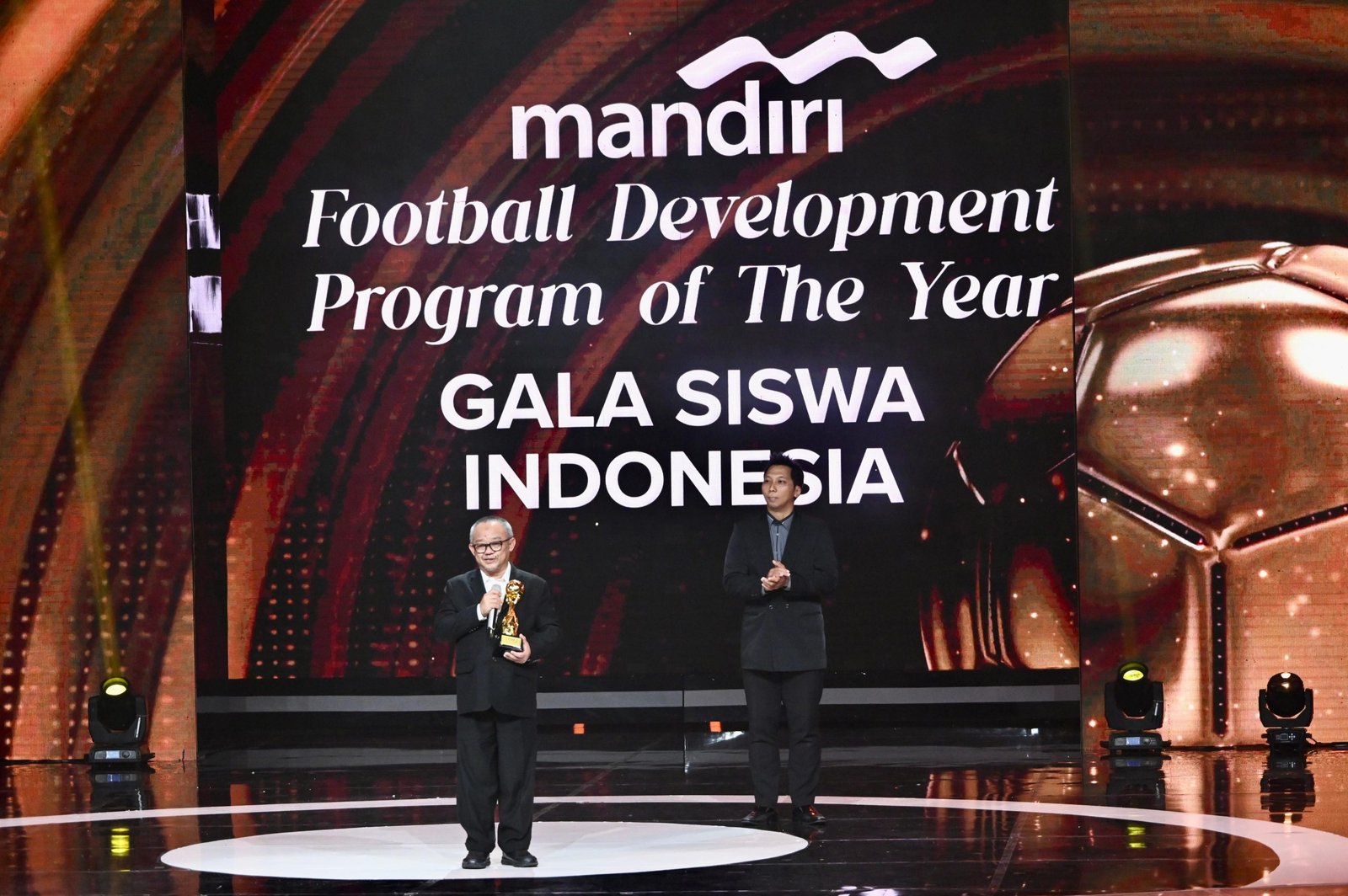 Kementerian Pendidikan Dasar dan Menengah (Kemendikdasmen) berhasil meraih penghargaan dari Persatuan Sepak Bola Seluruh Indonesia (PSSI) dalam ajang PSSI Award 2026. Foto: dok.kemendikdasmen