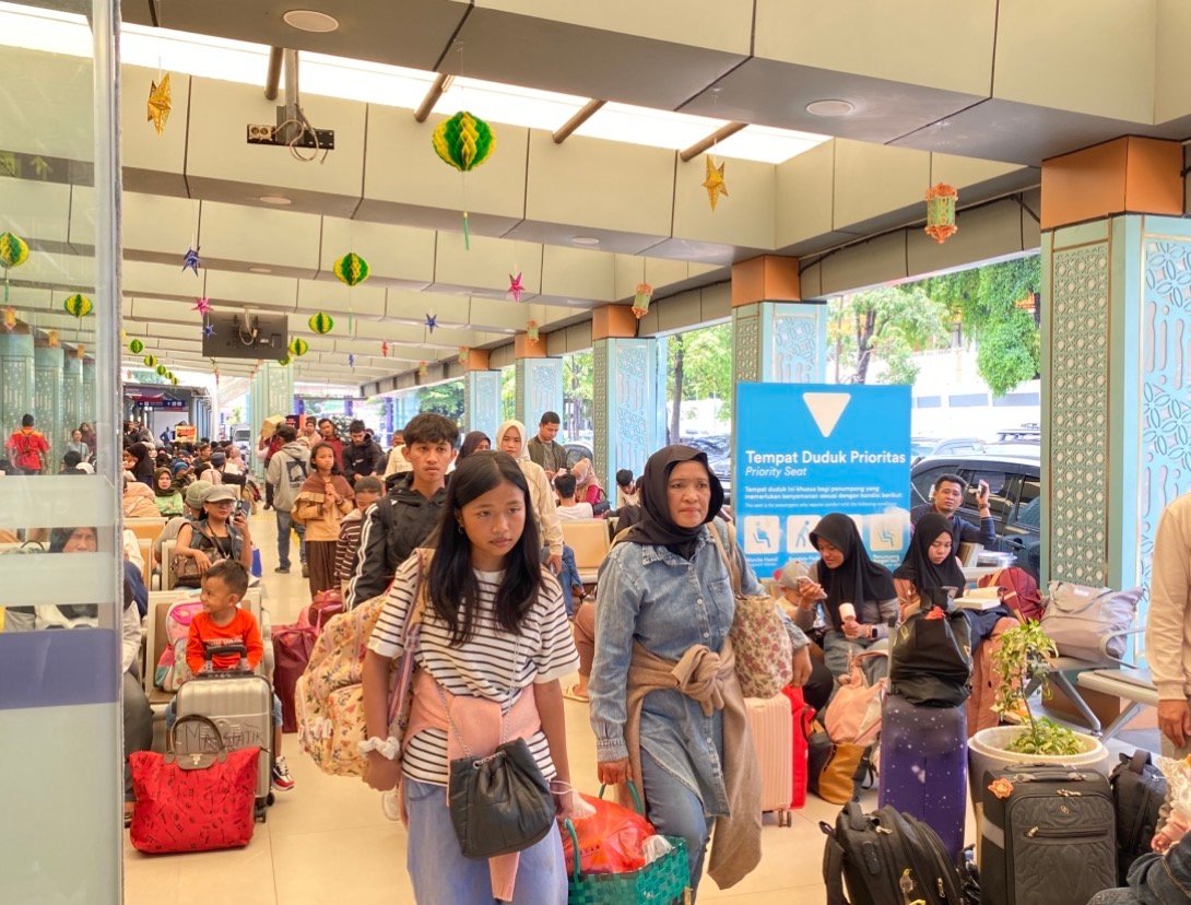 Pemudik mulai di Stasiun Senen, Jakarta. Foto: GPriority