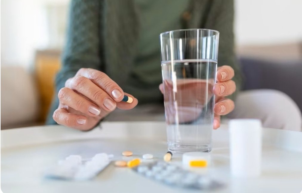 Ilustrasi minum obat. Foto: freepik