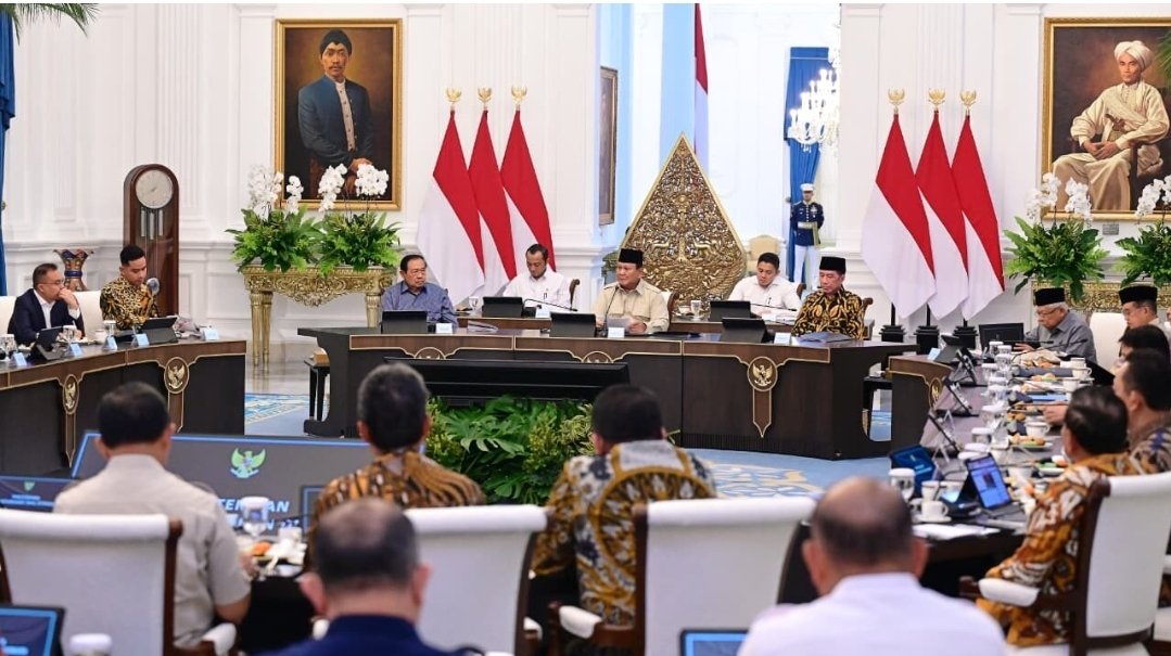 Presiden Prabowo Subianto menggelar silaturahmi dan diskusi strategis bersama sejumlah tokoh nasional di Istana Merdeka, Selasa (3/3) malam. Foto: BPMI Setpres/Muchlis Jr