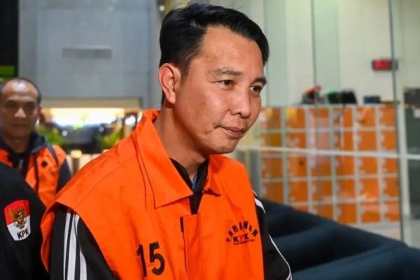 Bupati Rejang Lebong Muhammad Fikri Thobari resmi ditahan KPK. Foto: Antara