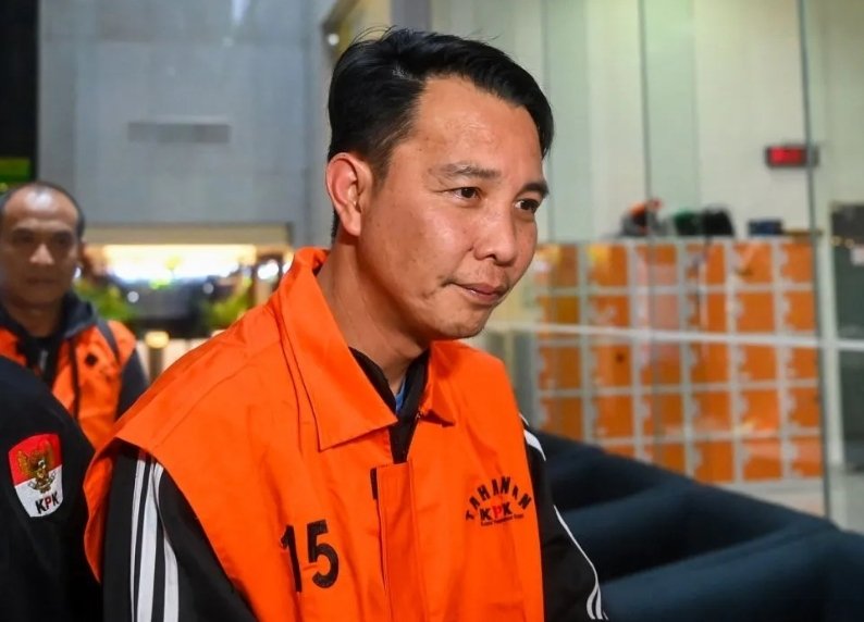 Bupati Rejang Lebong Muhammad Fikri Thobari resmi ditahan KPK. Foto: Antara