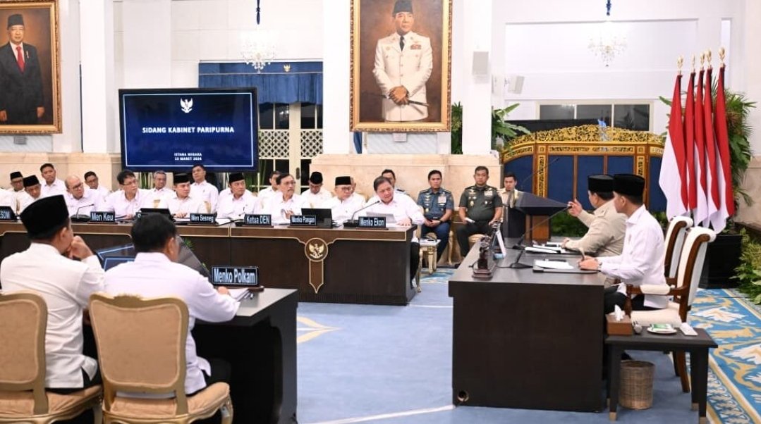 Presiden Prabowo saat memimpin Sidang Kabinet Paripurna di Istana Negara, Jakarta, Jumat (13/3). Foto: BPMI
