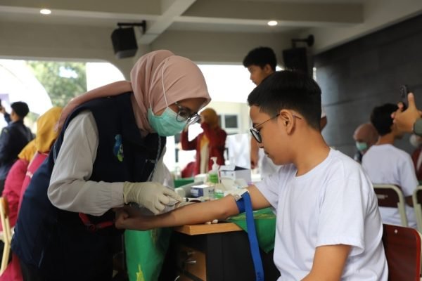 Pemeriksaan layanan kesehatan. Foto: Dok.Dinkes Bandung