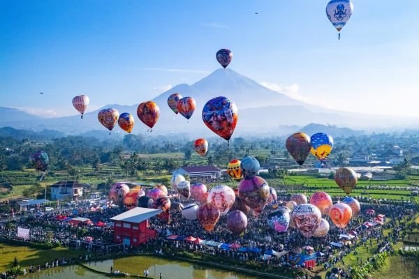Festival Balon Udara Wonosobo. Foto: Instagram/@mmt_lampa @balonwonosob @cappadociawonosobo