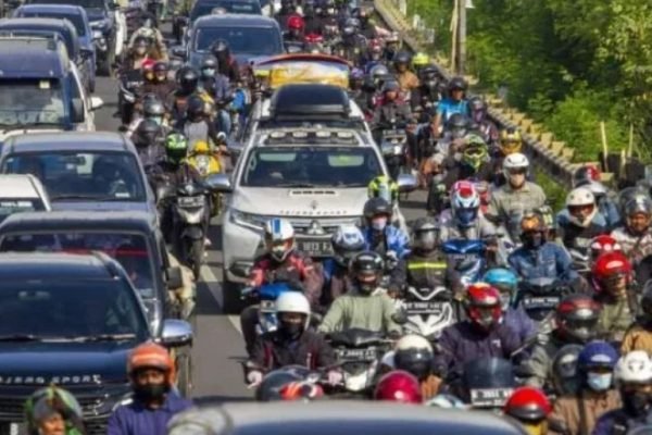 Kepadatan kendaraan arus mudik Lebaran di kawasan Jabar . Foto: Dishub