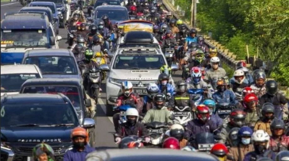 Kepadatan kendaraan arus mudik Lebaran di kawasan Jabar . Foto: Dishub
