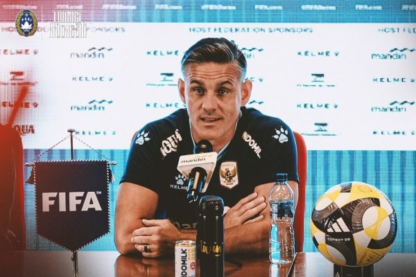 Pelatih Timnas Indonesia, John Herdman dalam konferensi pers jelang FIFA Series 2026 di Jakarta, Kamis (26/3). Foto: Instagram/timnasindonesia