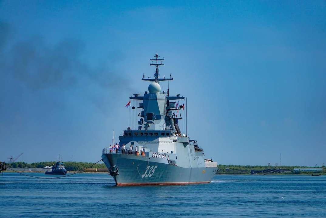 Satuan kapal Armada Pasifik Angkatan Laut Federasi Rusia bersandar di Pelabuhan Tanjung Priok, Jakarta Utara, pada Minggu (29/3). Foto: Instagram/rusemb_indonesia
