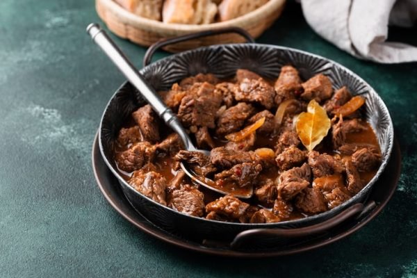 Rendang daging menjadi salah satu menu yang mendominasi saat lebaran/Foto : Ilustrasi Dok. Freepik
