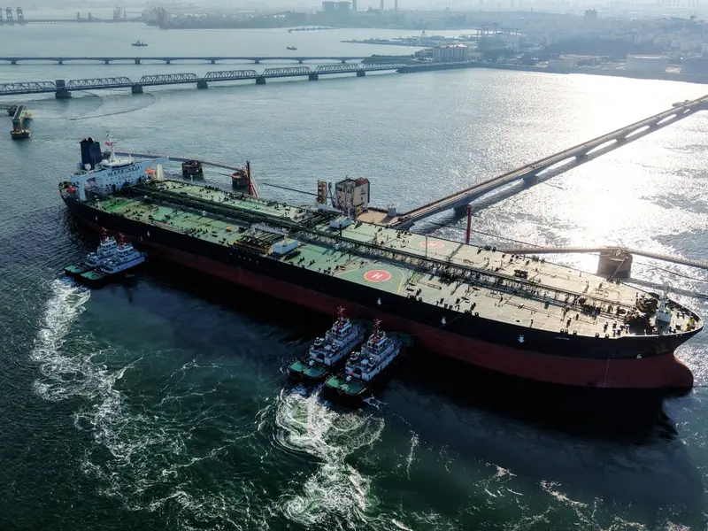 Ilustrasi kapal tanker yang melintas di Selat Hormuz/Foto : Dok. AFP