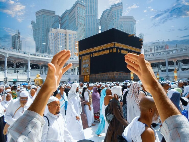 Ilustrasi pelaksanaan ibadah umrah di tanah suci Mekkah/Foto : Dok. Freepik