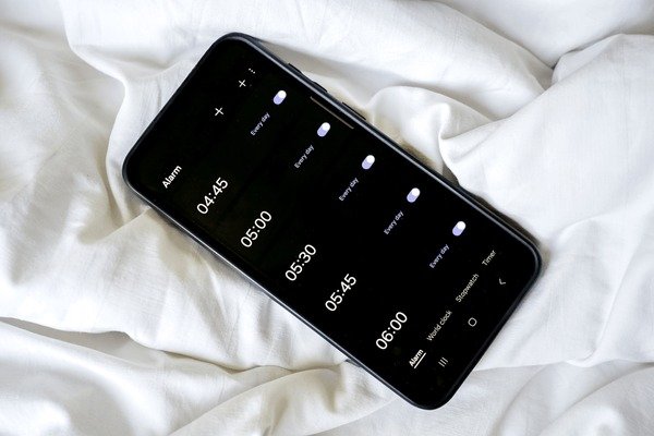 Ilustrasi alarm di smartphone/Foto : Dok. Shutterstock