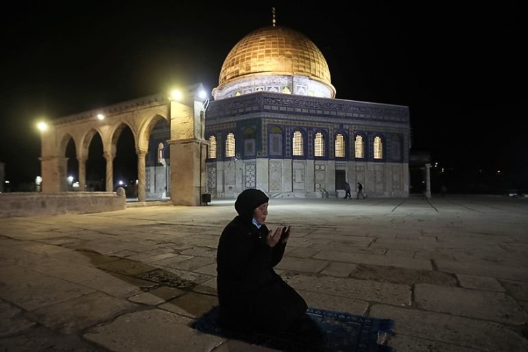 Momen harus warga Palestina setelah Masjid Al-Aqsa resmi dibuka kembali setelah ditutup 40 hari oleh Israel/Foto : Dok. AFP