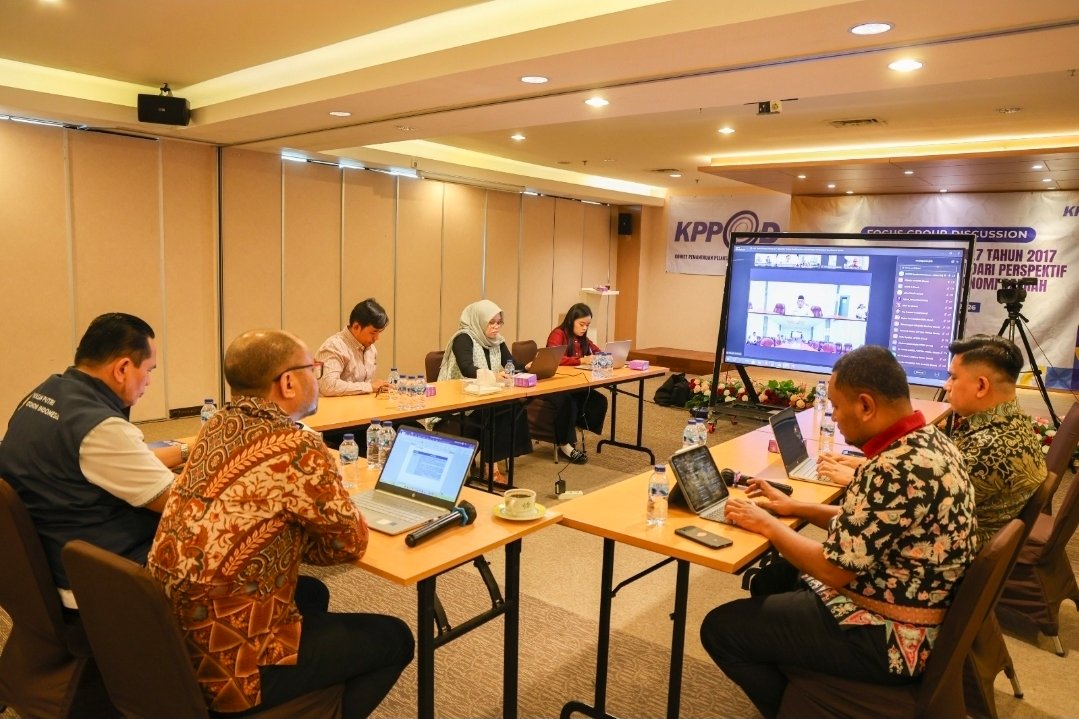 Focus Group Discussion (FGD) bertajuk “Revisi UU No. 7 Tahun 2017 tentang Pemilu dari Perspektif Desentralisasi dan Otonomi Daerah” yang digelar oleh Komite Pemantauan Pelaksanaan Otonomi Daerah di Jakarta, Selasa (1/4). Foto: Dok.Apkasi