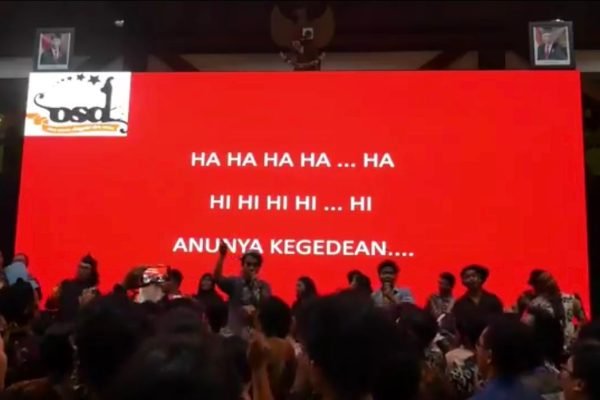 momen viral saat mahasiswa tambang ITB menyanyikan lagu himpunan yang melecehkan perempuan/Foto : Dok. X. iPoopBased