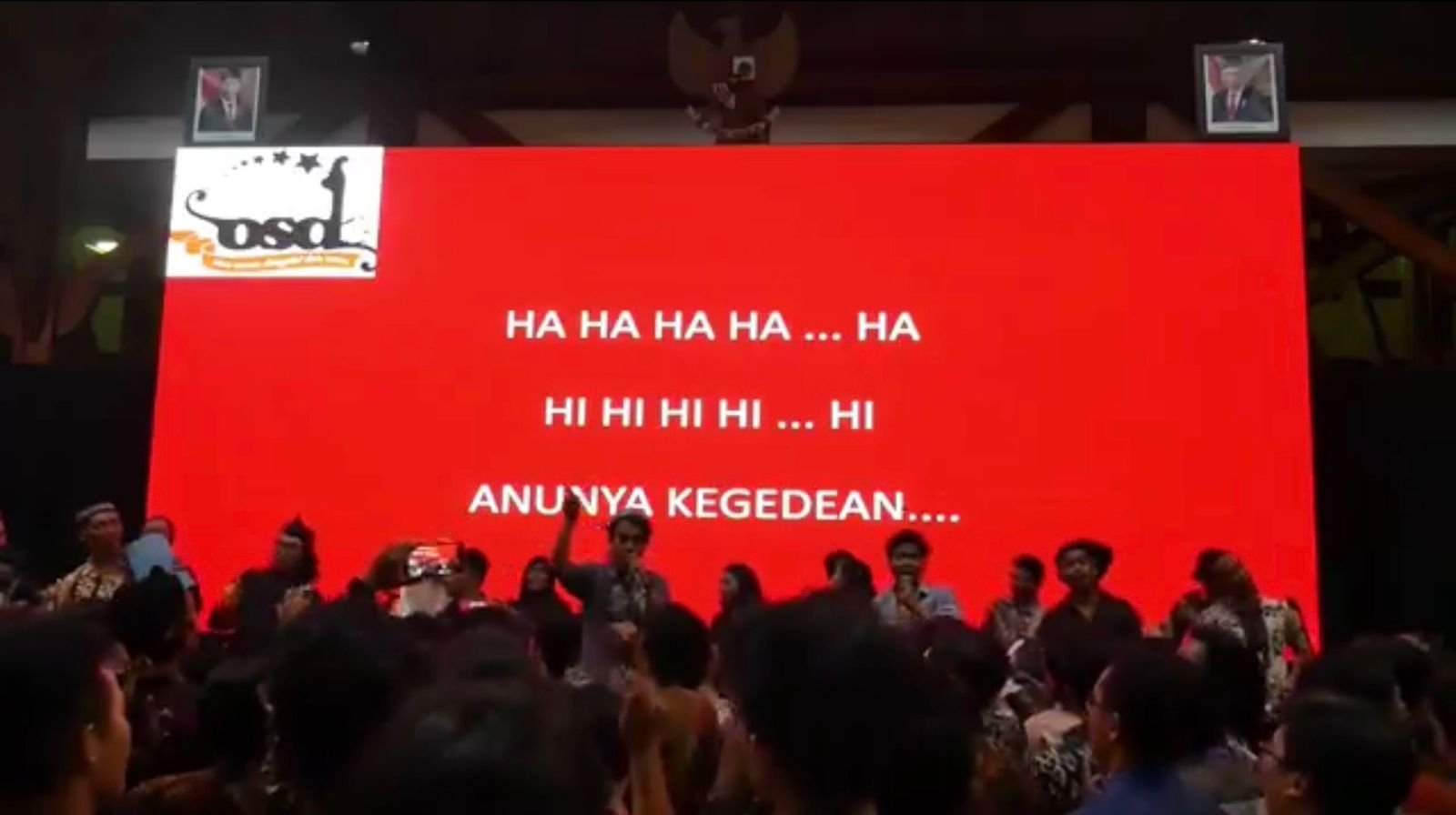 momen viral saat mahasiswa tambang ITB menyanyikan lagu himpunan yang melecehkan perempuan/Foto : Dok. X. iPoopBased