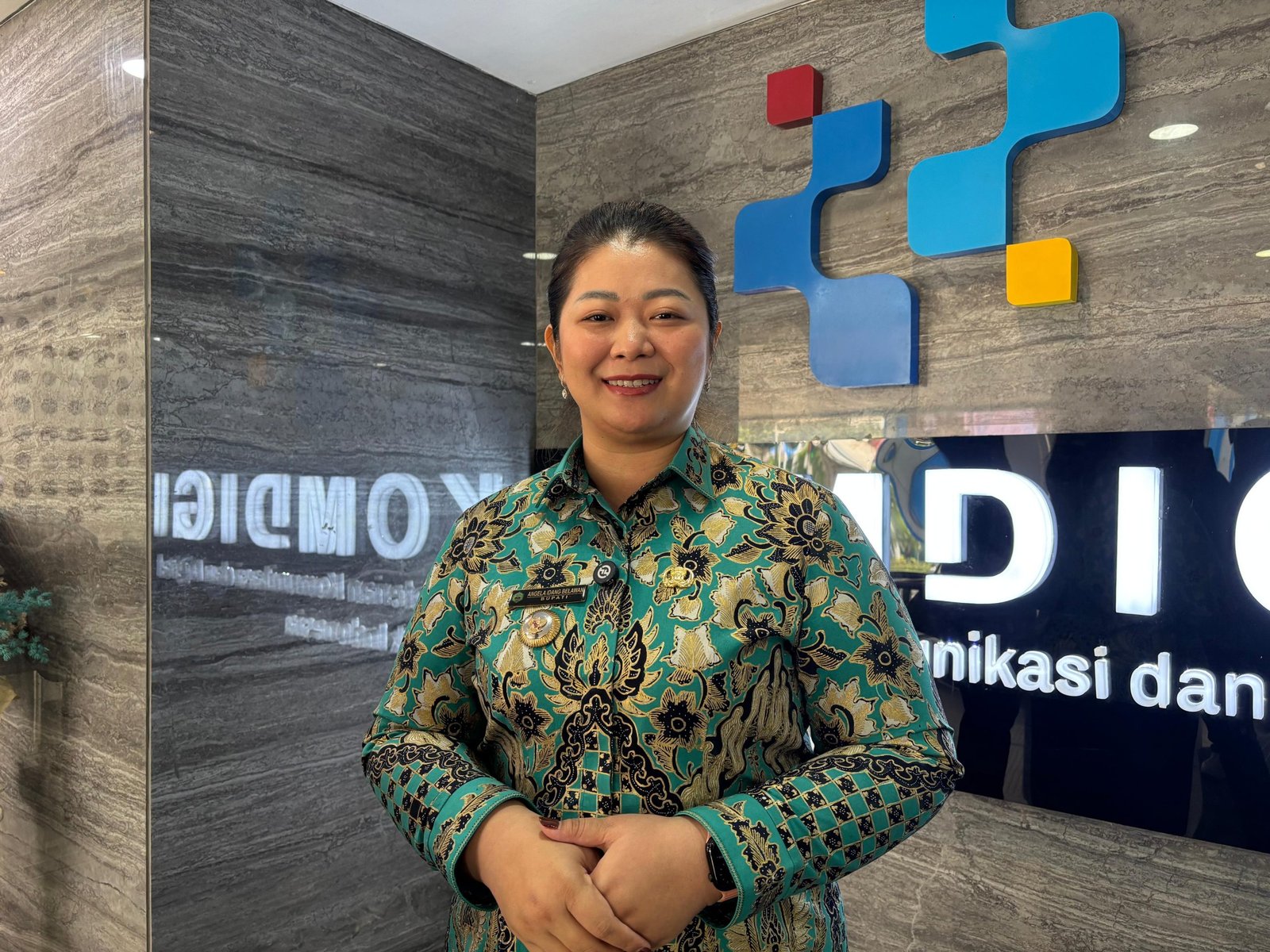 Bupati Mahulu (Mahakam Ulu), Angela Idang Belawan, sesuai agenda audiensi di Kantor Kemkomdigi, Kamis (16/4)/Foto : GPriority (Yunita Kurnia Putri)