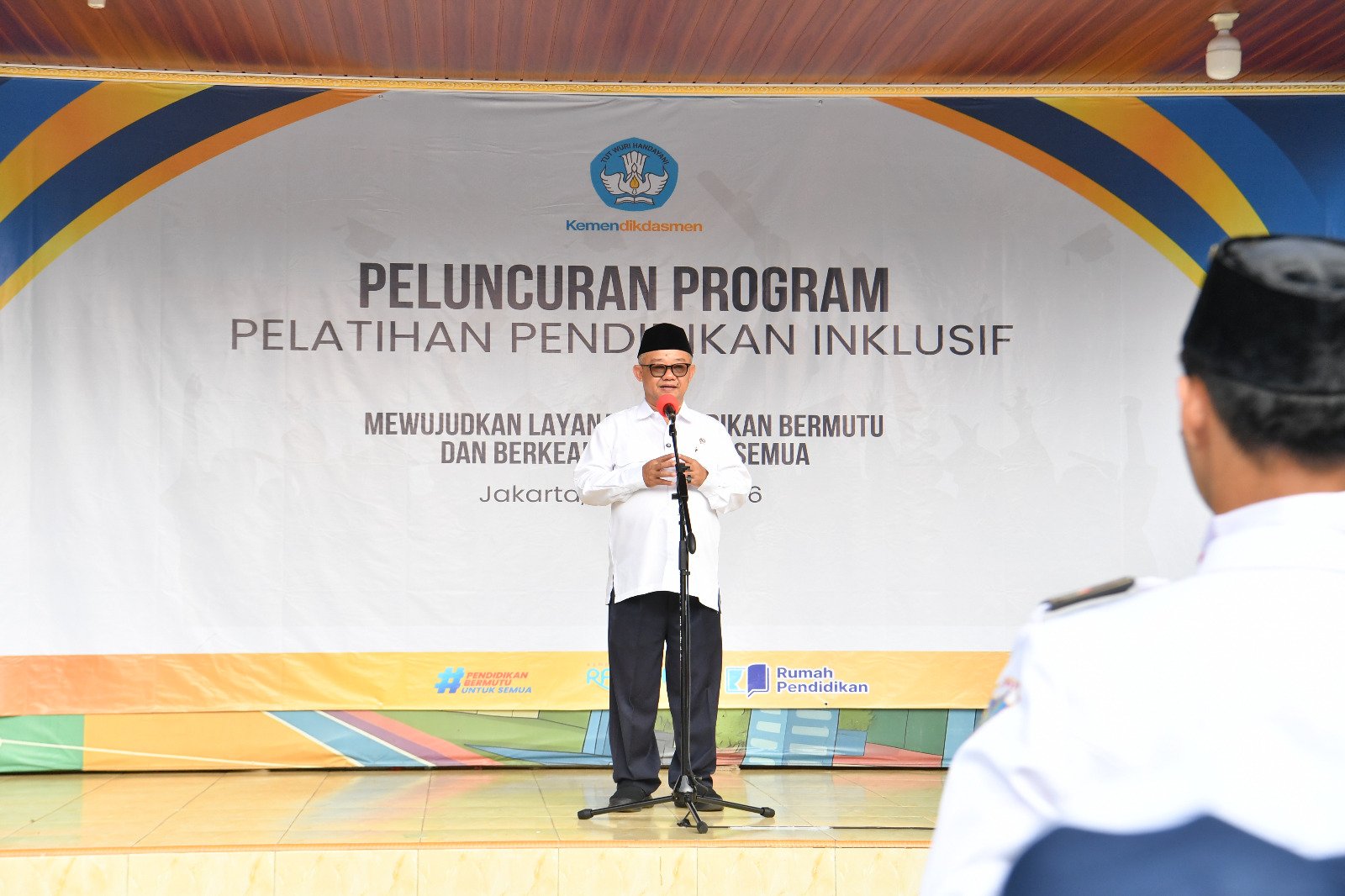 Menteri Pendidikan Dasar dan Menengah, Abdul Mu'ti, di Aula SMP Negeri 16 Jakarta, Senin (20/4). Foto: Dok.Kemendikdasmen