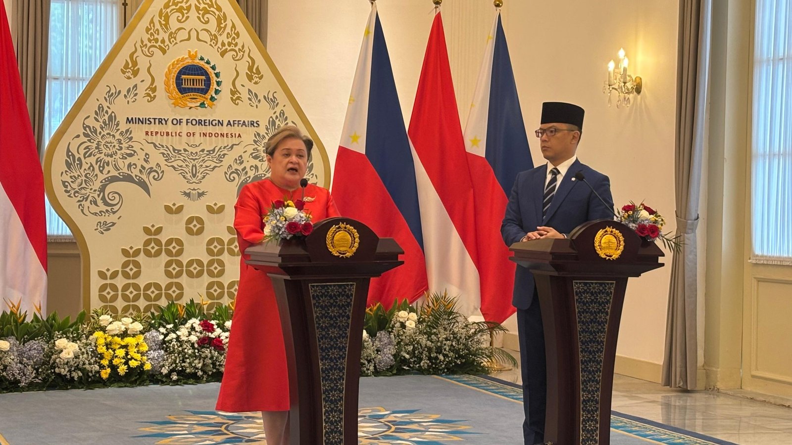 Menteri Luar Negeri RI (Menlu RI) Sugiono dan Sekretaris Urusan Luar Negeri Filipina Theresa Lazaro, dalam pertemuan bilateral di Gedung Pancasila, Kemlu RI, Kamis (23/4)/Foto : GPriority (Nindya Farhah Azzahrah)
