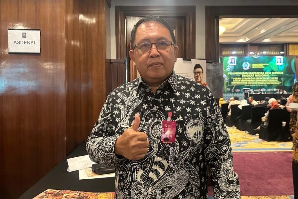 Sekretaris DPRD Kabupaten Minahasa Selatan, Lucky U.S. Tampi, S.H. saat diwawancarai GPriority di sela kegiatan Asdeksi 2026/Foto : Dok. GPriority (Yunita Kurnia)