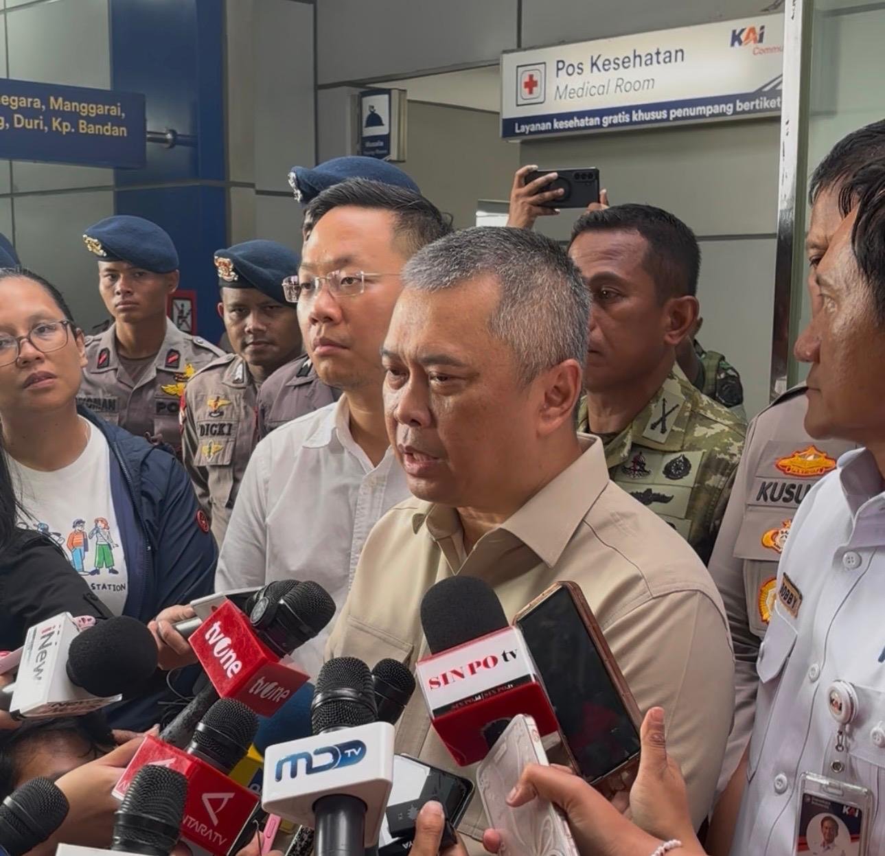 Menbub Dudy Purwagandhi saat konferensi pers di Stasiun Bekasi Timur, Selasa (28/4)/Foto : Dok. GPriority (Nindya Farhah Azzahrah)
