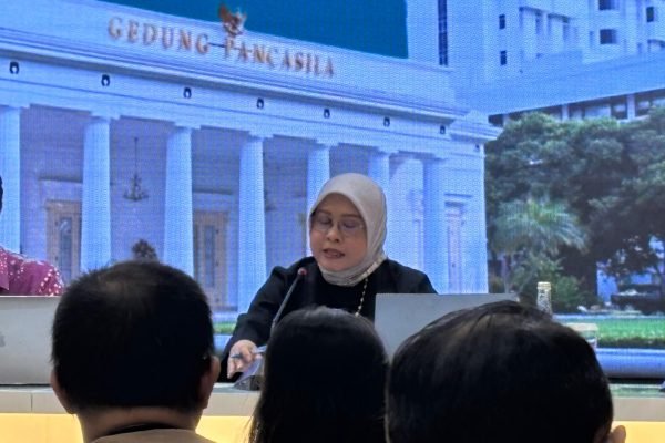 Direktur Perlindungan WNI Kementerian Luar Negeri, Heni Hamidah, dalam agenda Press Briefing pada Kamis (30/4)/Foto : GPriority (Nindya Farhah Azzahrah)