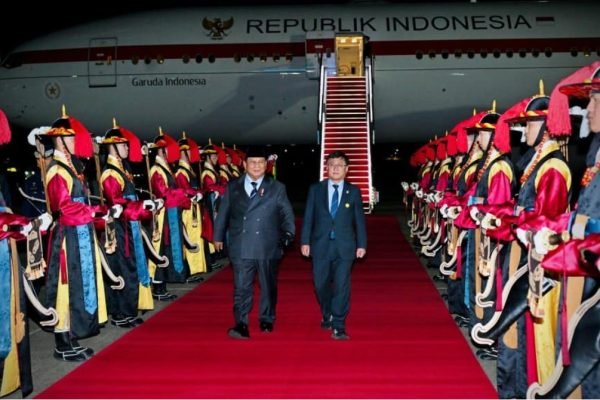 Presiden Prabowo saat tiba di Seoul dan disambut Pemerintah Korea Selatan, Selasa (31/3)/Foto : Dok. BPMI Setpres RI