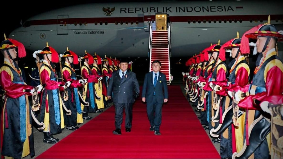 Presiden Prabowo saat tiba di Seoul dan disambut Pemerintah Korea Selatan, Selasa (31/3)/Foto : Dok. BPMI Setpres RI