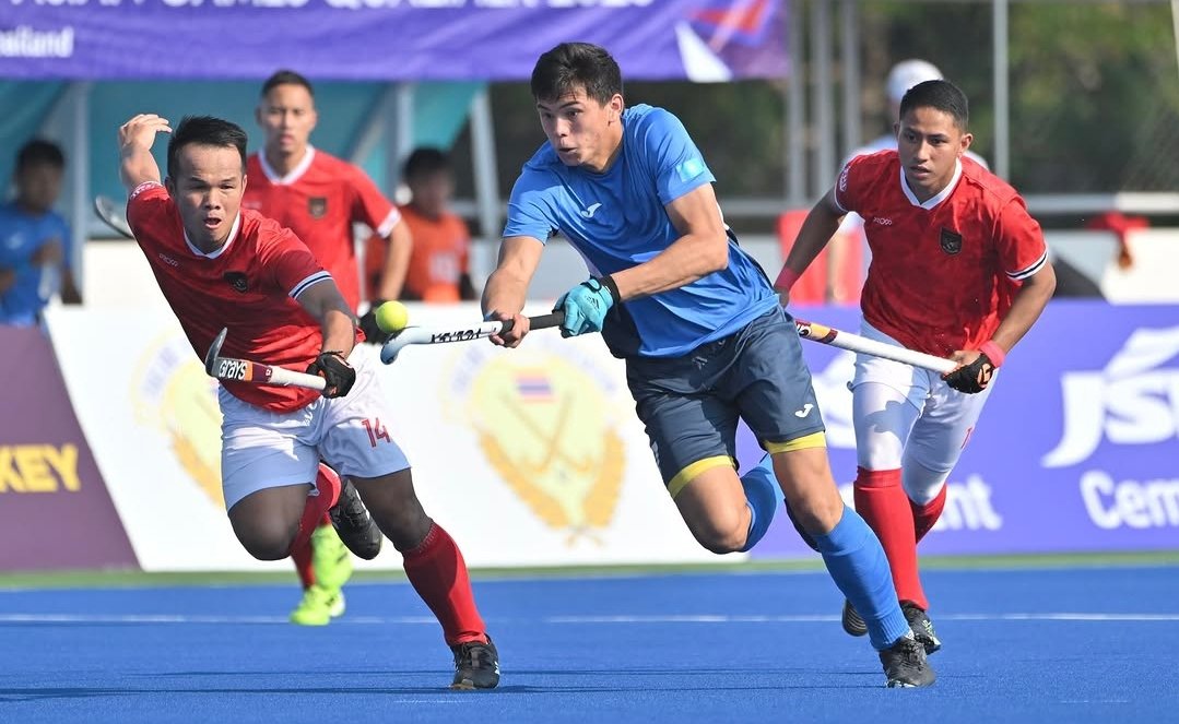 Tim nasional hoki Indonesia vs Kazakhstan dalam laga lanjutan fase grup kualifikasi Asian Games 2026 yang berlangsung di Royal Thai Air Force Hockey Field, Bangkok, Thailand, Minggu (5/4). Foto: Instagram/asiahockey