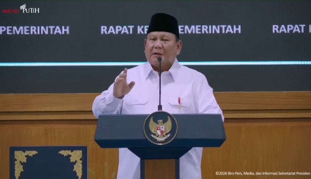 Presiden Prabowo Subianto saat menyampaikan taklimat pada Rapat Kerja Pemerintah Anggota Kabinet Merah Putih yang disiarkan secara daring melalui akun Youtube Sekretariat Presiden, Rabu (8/4). Foto: Tangkapan layar/Sekertariat Presiden
