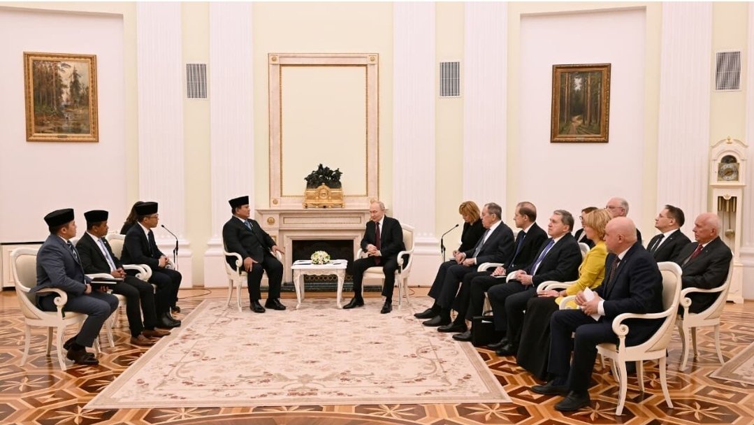 Presiden Republik Indonesia, Prabowo Subianto, menggelar pertemuan dengan Presiden Federasi Rusia, Vladimir Putin, di Istana Kremlin pada Senin (13/4). Foto: BPMI Setpres/Muchlis Jr