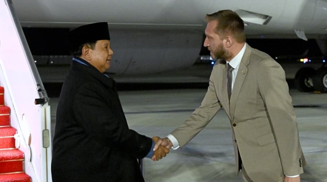 Presiden Republik Indonesia, Prabowo Subianto tiba di Paris, Prancis, pada Senin (13/4) malam. Foto: BPMI Setpres