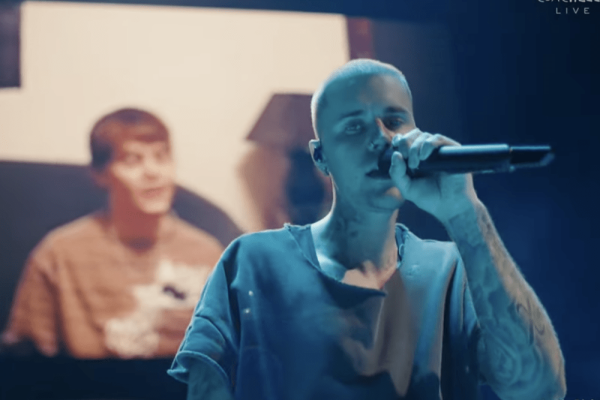 Salah satu momen penampilan Justin Bieber di Coachella 2026/Foto : Dok. Variety
