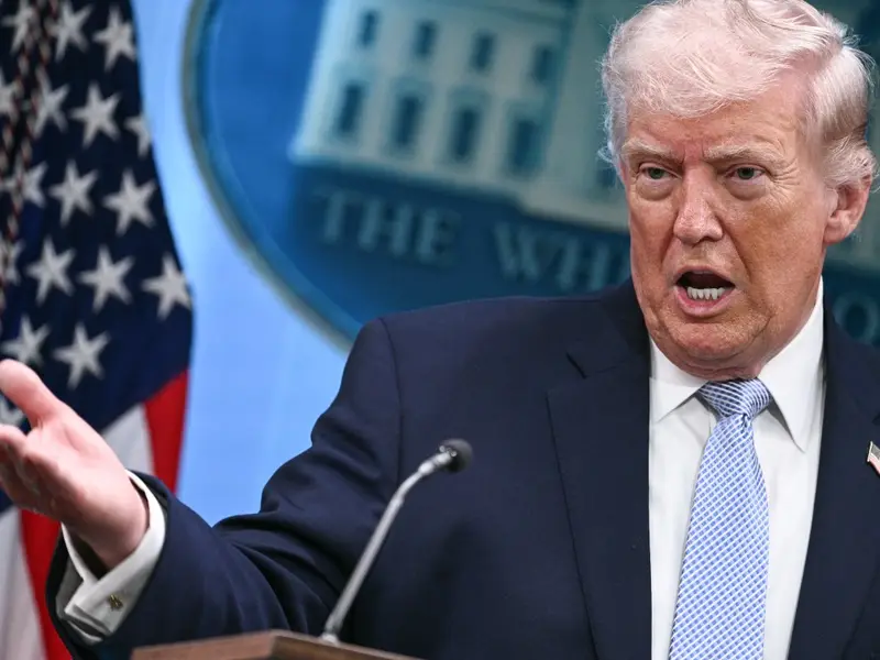 Momen saat Presiden AS Donald Trump ditanya terkait kesehatan mentalnya oleh seorang jurnalis dalam sesi konferensi pers baru-baru ini/Foto : Dok. AFP