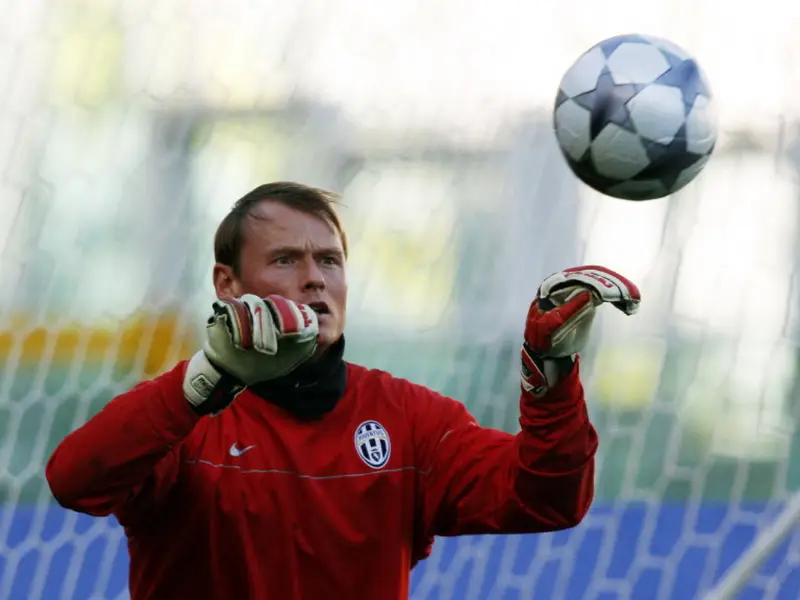 Alex Manninger, eks kiper Arsenal yang meninggal dalam kecelakaan tragis pada Kamis (16/4)/Foto : Dok. AFP