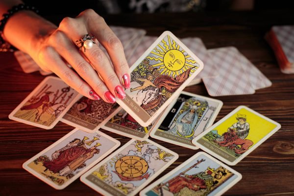 Ilustrasi peramal tarot (masa depan)/Foto : Dok. iStock