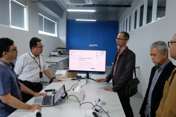 Peneliti BRIN yang tengah mengembangkan AI untuk deskripsi arsip foto bersejarah/Foto : Dok. BRIN