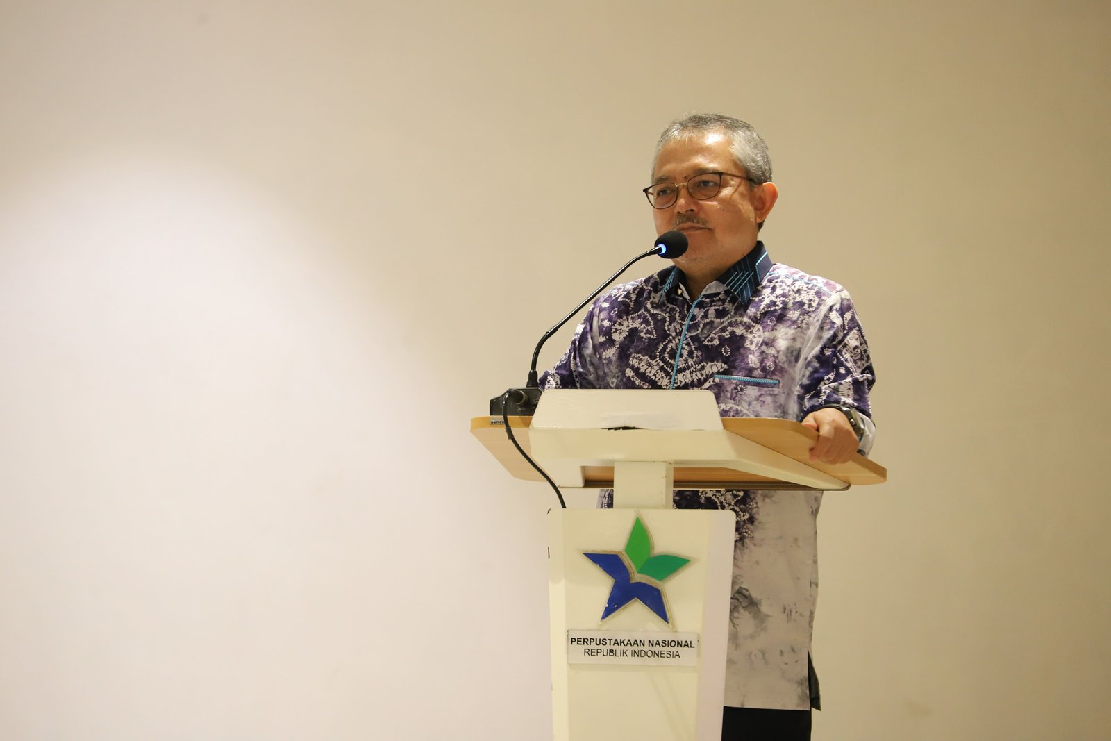 Kepala Perpustakaan Nasional Republik Indonesia, E. Aminudin Aziz