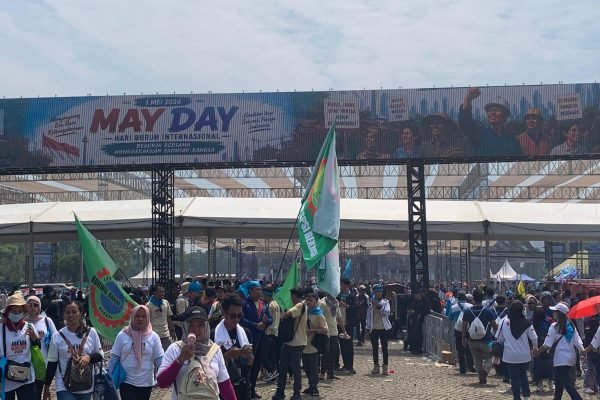 Ribuan buruh memperingati May Day 2026 di Monas, Jakarta, Jumat (1/5). Foto: GPriority/Dimas A Putra