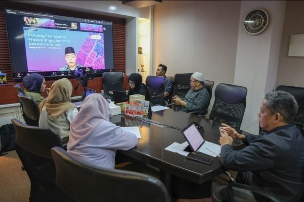 Pertemuan strategis daring antara Apkasi dan KJRI Dubai pada Jumat (8/5) kemarin/Foto : Dok. Apkasi
