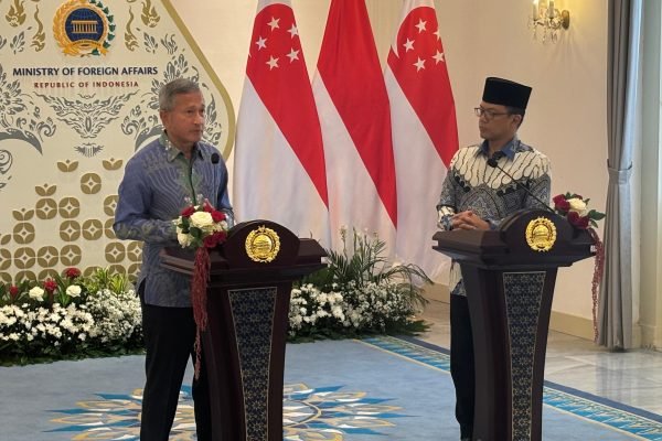 Menlu Singapura, Vivian Balakhrisnan bersama Menlu RI Sugiono pada pertemuan bilateral Selasa (12/5) di Jakarta/Foto : GPriority (Nindya Farhah Azzahrah)