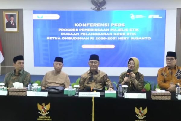 Majelis Etik Ombudsman RI dalam konferensi pers yang berlangsung di Jakarta, Jumat (29/5)/Foto : Dok. GPriority (Nindya Farhah Azzahrah)