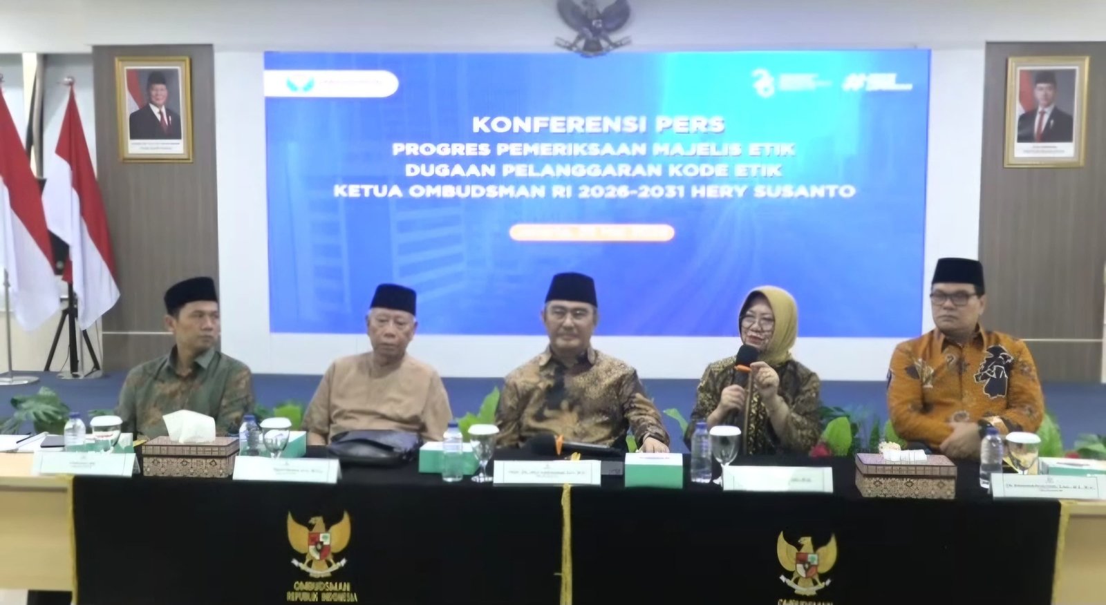 Majelis Etik Ombudsman RI dalam konferensi pers yang berlangsung di Jakarta, Jumat (29/5)/Foto : Dok. GPriority (Nindya Farhah Azzahrah)