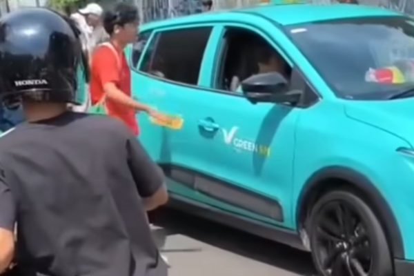 Taksi listrik hijau diduga tabrak siswi SMP di Jakarta Barat. Foto: istimewa