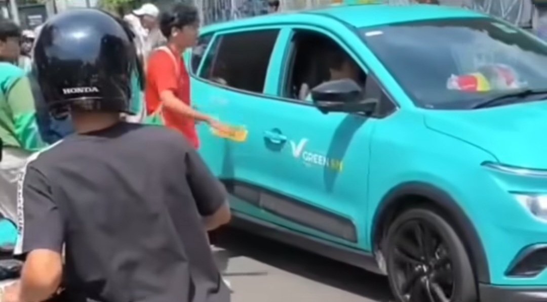 Taksi listrik hijau diduga tabrak siswi SMP di Jakarta Barat. Foto: istimewa